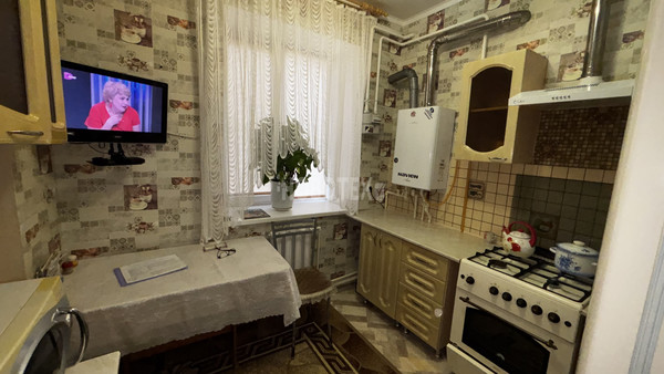 Продам двухкомнатную (2-комн.) квартиру, Революционная ул, 102, Крымск г
