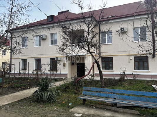 Продам двухкомнатную (2-комн.) квартиру, Революционная ул, 102, Крымск г