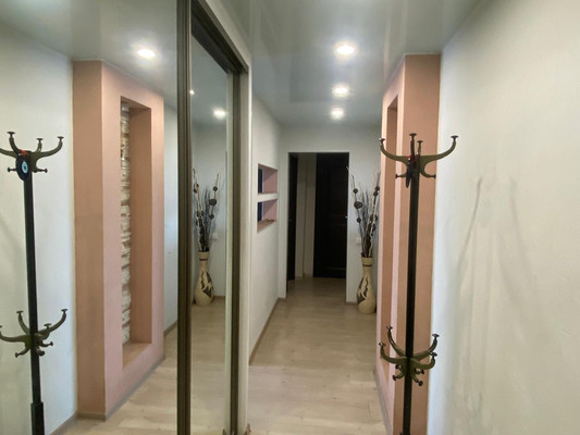 Продам трехкомнатную (3-комн.) квартиру, Ломоносова ул, 13, Нижний Тагил г