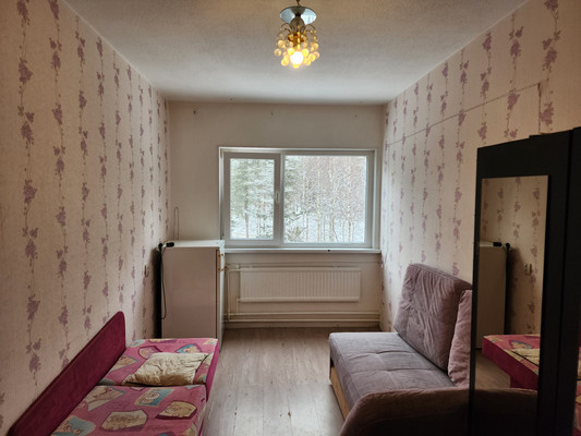 Продам комнату в 13-комн. квартире, Горняков пр-кт, 2В, Костомукша г