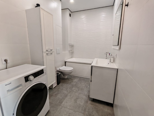 Продам трехкомнатную (3-комн.) квартиру, Горсоветская ул, 49к1, Ростов-на-Дону г