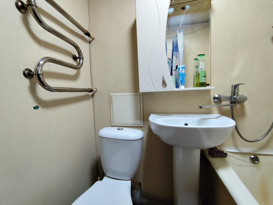 Продам двухкомнатную (2-комн.) квартиру, Энтузиастов ул, 64, Нижний Тагил г