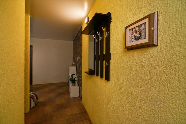 Продам двухкомнатную (2-комн.) квартиру, Лермонтова ул, 329, Иркутск г
