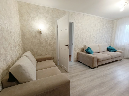 Продам трехкомнатную (3-комн.) квартиру, Чекистов ул, 88, Калининград г