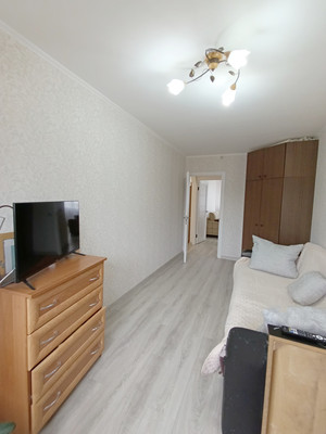Продам трехкомнатную (3-комн.) квартиру, Чекистов ул, 88, Калининград г