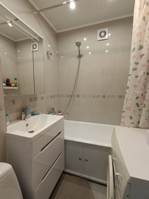 Продам трехкомнатную (3-комн.) квартиру, Чекистов ул, 88, Калининград г