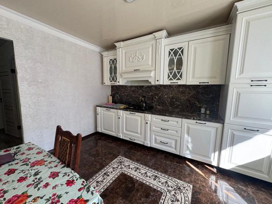 Продам трехкомнатную (3-комн.) квартиру, Молодежный пер, 6, Тырныауз г