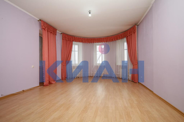 Продам двухкомнатную (2-комн.) квартиру, Академгородок ул, 10а, Красноярск г