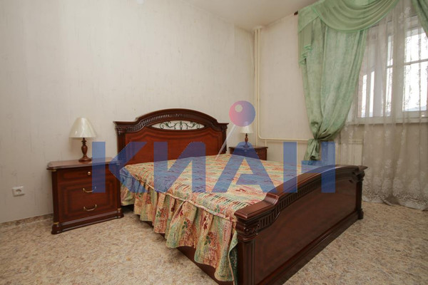 Продам двухкомнатную (2-комн.) квартиру, Академгородок ул, 10а, Красноярск г