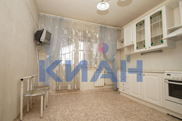 Продам двухкомнатную (2-комн.) квартиру, Академгородок ул, 10а, Красноярск г