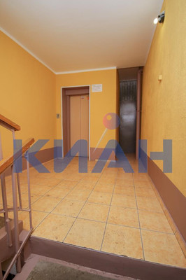 Продам двухкомнатную (2-комн.) квартиру, Академгородок ул, 10а, Красноярск г