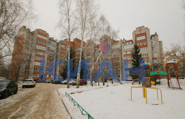 Продам двухкомнатную (2-комн.) квартиру, Академгородок ул, 10а, Красноярск г
