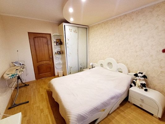 Продам трехкомнатную (3-комн.) квартиру, 60 лет Октября ул, 19, Симферополь г