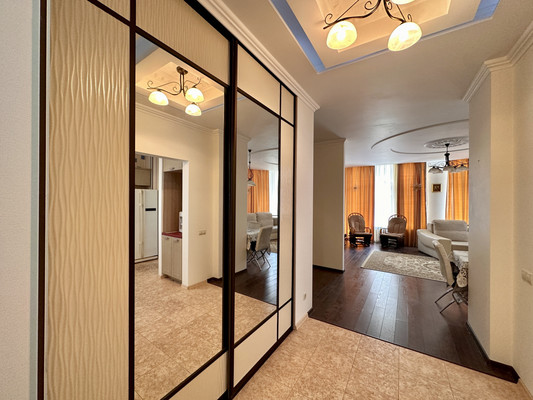 Продам трехкомнатную (3-комн.) квартиру, Авроры ул, 46, Восход пгт