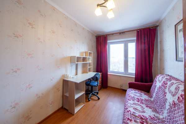 Продам трехкомнатную (3-комн.) квартиру, Совхозная ул, 18к2, Москва г