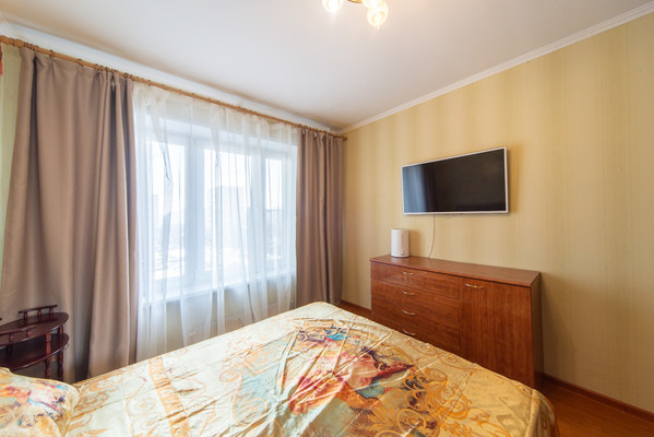 Продам трехкомнатную (3-комн.) квартиру, Совхозная ул, 18к2, Москва г