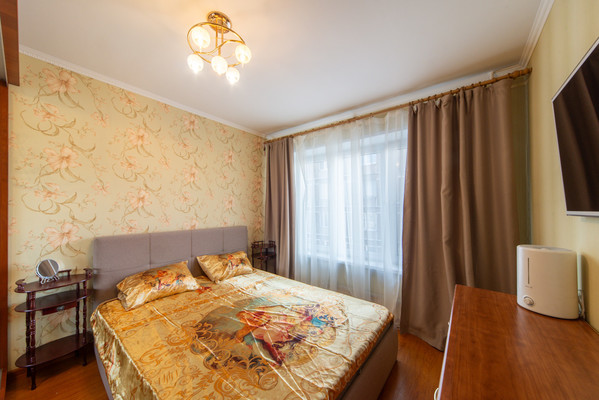 Продам трехкомнатную (3-комн.) квартиру, Совхозная ул, 18к2, Москва г