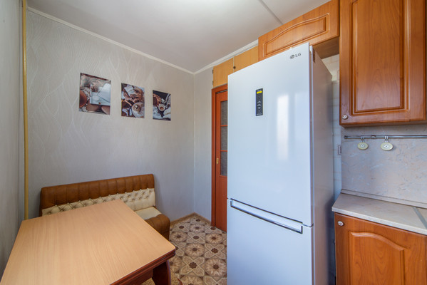 Продам трехкомнатную (3-комн.) квартиру, Совхозная ул, 18к2, Москва г