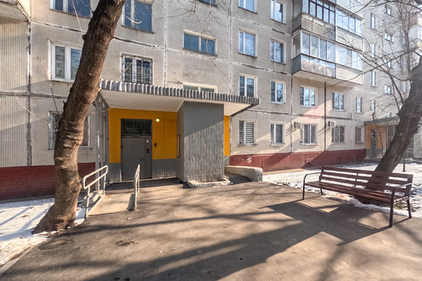 Продам трехкомнатную (3-комн.) квартиру, Совхозная ул, 18к2, Москва г