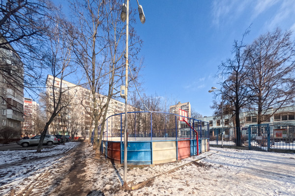 Продам трехкомнатную (3-комн.) квартиру, Совхозная ул, 18к2, Москва г