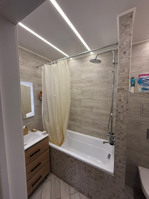 Продам трехкомнатную (3-комн.) квартиру, Александра Курынова ул, 6к1, Казань г
