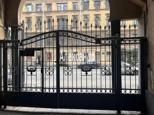 Продам двухкомнатную (2-комн.) квартиру, Восстания ул, 42, Санкт-Петербург г