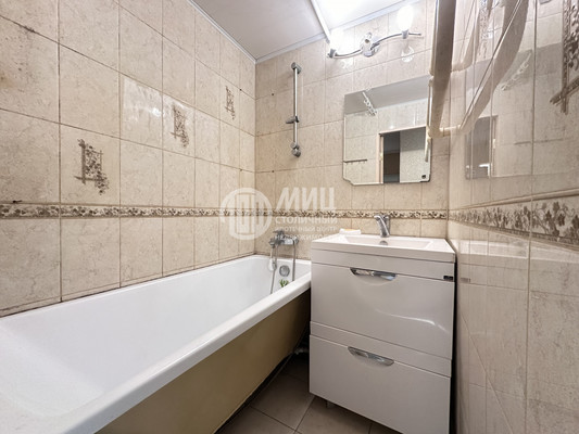 Продам двухкомнатную (2-комн.) квартиру, Широкая ул, 24, Москва г