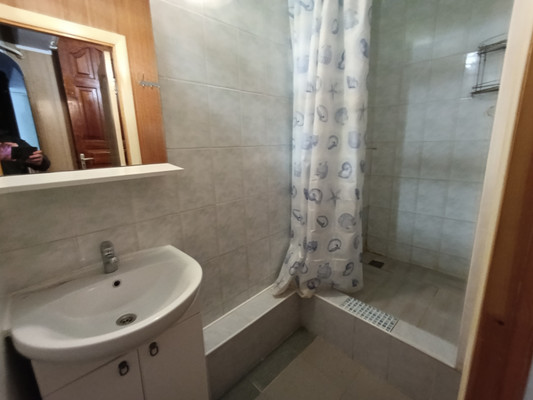 Продам трехкомнатную (3-комн.) квартиру, Лазурная ул, 25Б, Отрадное пгт