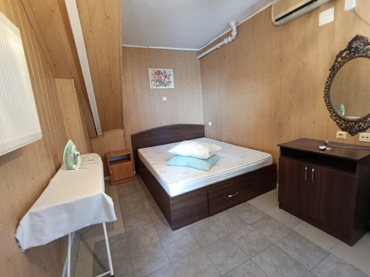 Продам трехкомнатную (3-комн.) квартиру, Лазурная ул, 25Б, Отрадное пгт