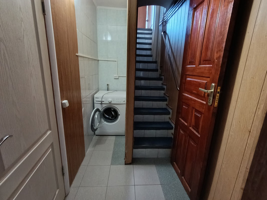Продам трехкомнатную (3-комн.) квартиру, Лазурная ул, 25Б, Отрадное пгт