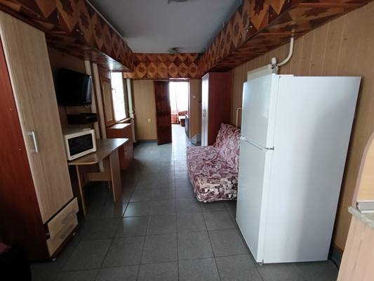 Продам трехкомнатную (3-комн.) квартиру, Лазурная ул, 25Б, Отрадное пгт