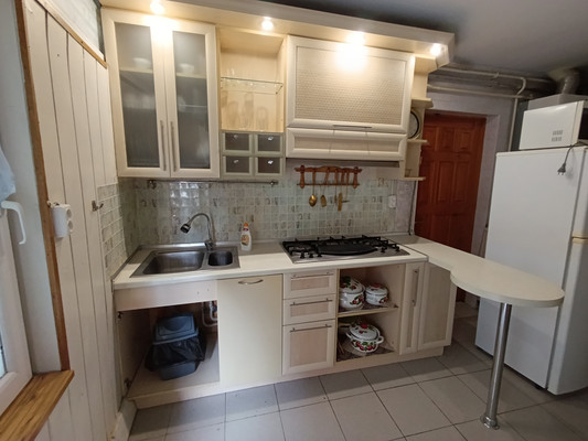 Продам трехкомнатную (3-комн.) квартиру, Лазурная ул, 25Б, Отрадное пгт