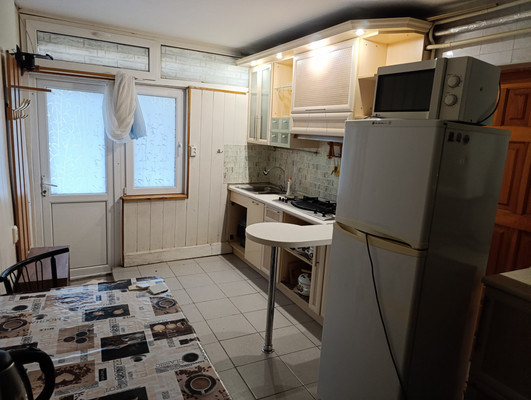 Продам трехкомнатную (3-комн.) квартиру, Лазурная ул, 25Б, Отрадное пгт