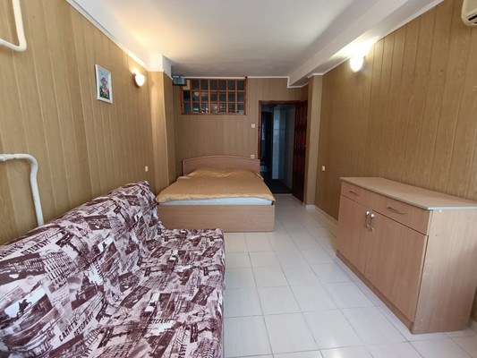 Продам трехкомнатную (3-комн.) квартиру, Лазурная ул, 25Б, Отрадное пгт