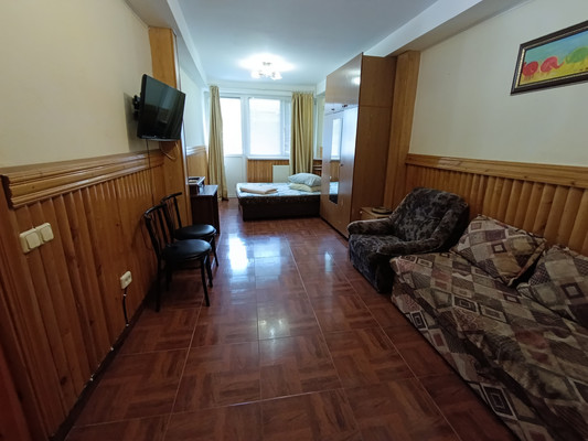 Продам трехкомнатную (3-комн.) квартиру, Лазурная ул, 25Б, Отрадное пгт