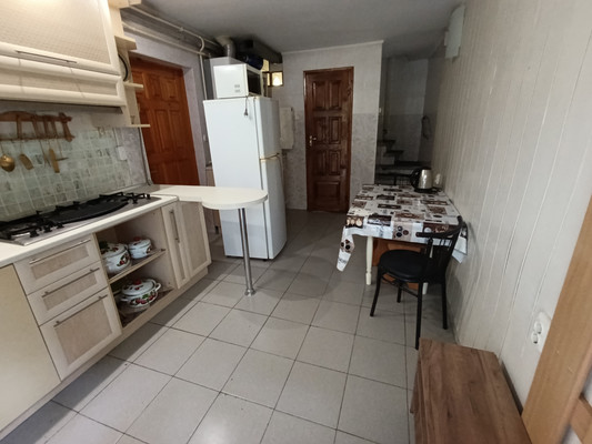 Продам трехкомнатную (3-комн.) квартиру, Лазурная ул, 25Б, Отрадное пгт