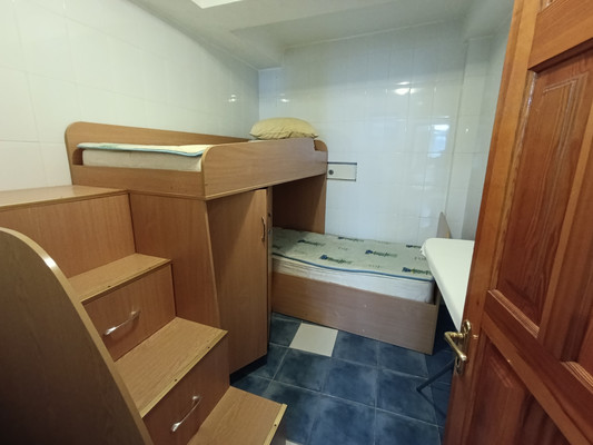 Продам трехкомнатную (3-комн.) квартиру, Лазурная ул, 25Б, Отрадное пгт