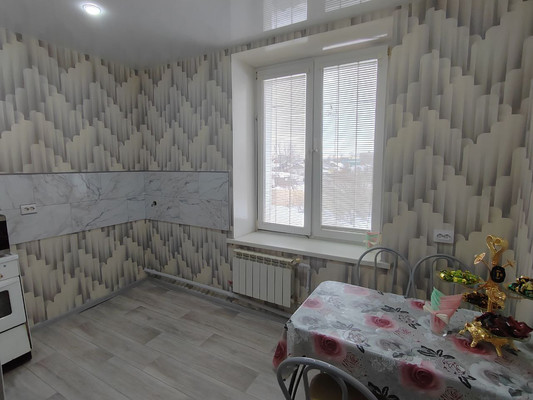 Продам двухкомнатную (2-комн.) квартиру, Вагоностроителей пр-кт, 8, Нижний Тагил г