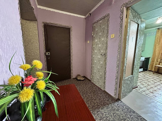 Продам трехкомнатную (3-комн.) квартиру, 1 мкр, 25, Красноперекопск г
