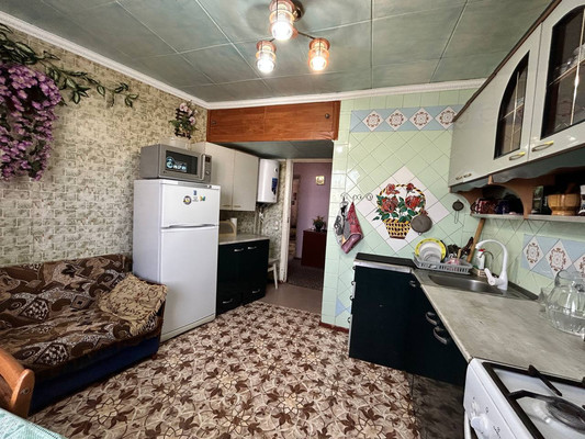 Продам трехкомнатную (3-комн.) квартиру, 1 мкр, 25, Красноперекопск г