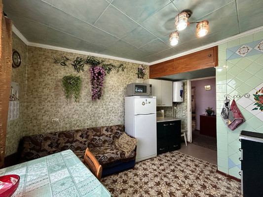 Продам трехкомнатную (3-комн.) квартиру, 1 мкр, 25, Красноперекопск г