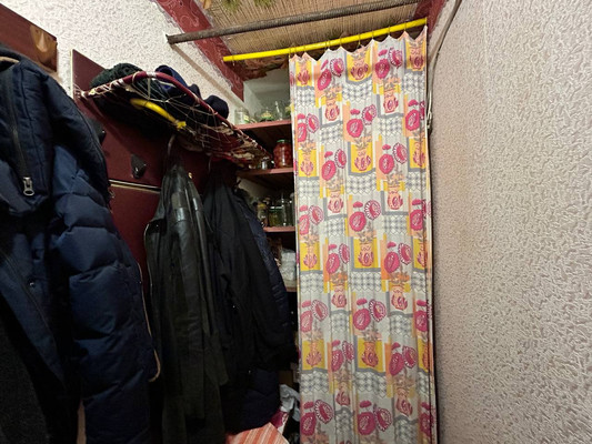 Продам трехкомнатную (3-комн.) квартиру, 1 мкр, 25, Красноперекопск г