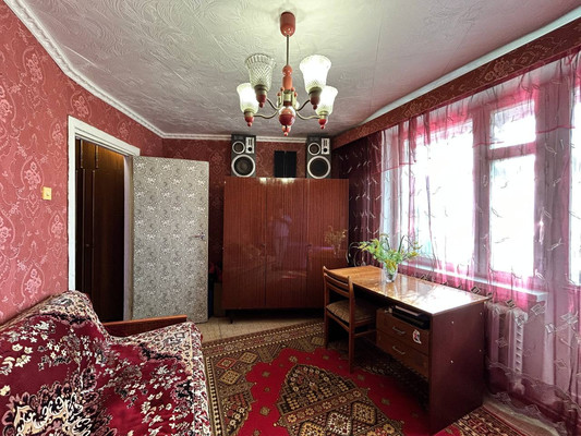 Продам трехкомнатную (3-комн.) квартиру, 1 мкр, 25, Красноперекопск г