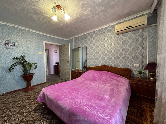 Продам трехкомнатную (3-комн.) квартиру, 1 мкр, 25, Красноперекопск г