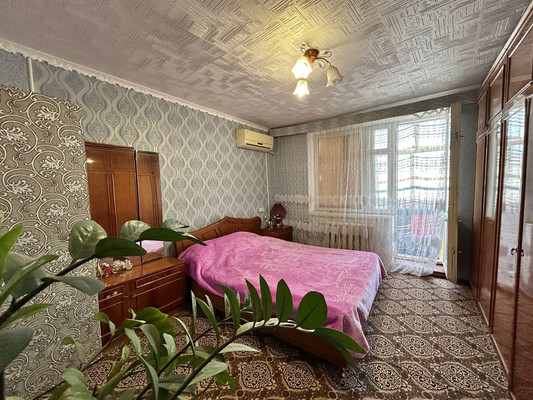 Продам трехкомнатную (3-комн.) квартиру, 1 мкр, 25, Красноперекопск г