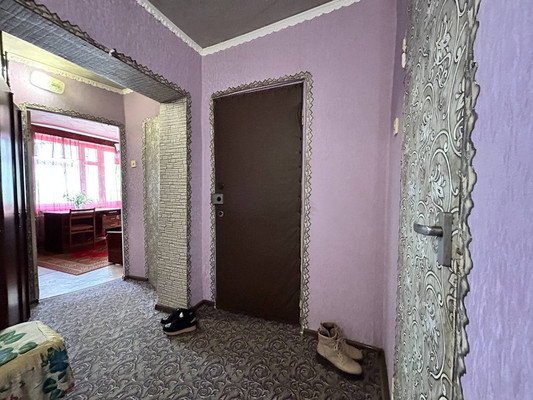 Продам трехкомнатную (3-комн.) квартиру, 1 мкр, 25, Красноперекопск г