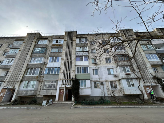 Продам трехкомнатную (3-комн.) квартиру, 1 мкр, 25, Красноперекопск г