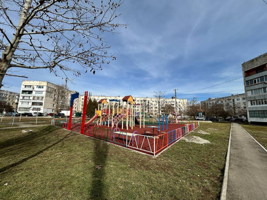 Продам трехкомнатную (3-комн.) квартиру, 1 мкр, 25, Красноперекопск г