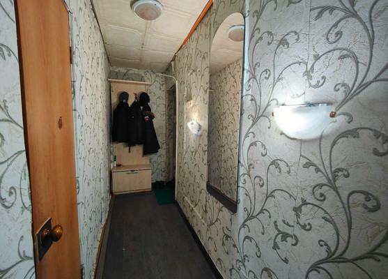 Продам двухкомнатную (2-комн.) квартиру, Героев Тумана ул, 8, Полярный г