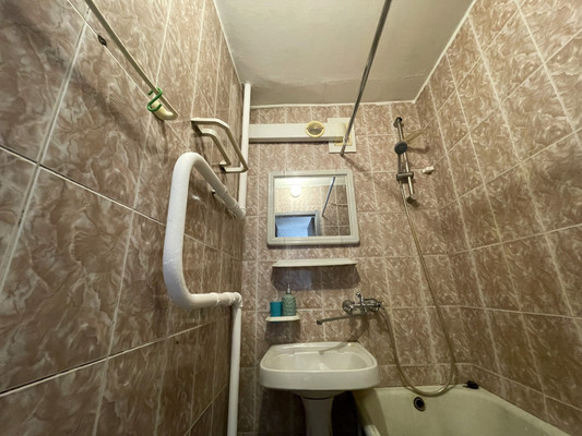 Продам двухкомнатную (2-комн.) квартиру, 16-я Парковая ул, 23, Москва г